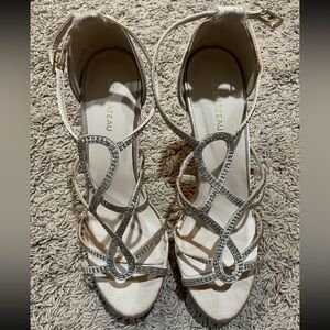 Le chateau size 38 women’s 8 heels champagne diamond